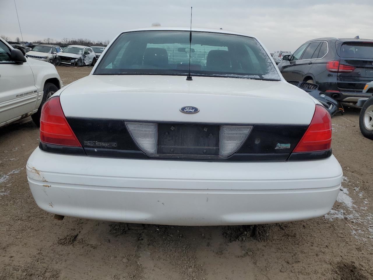 2011 Ford Crown Victoria - Image 6