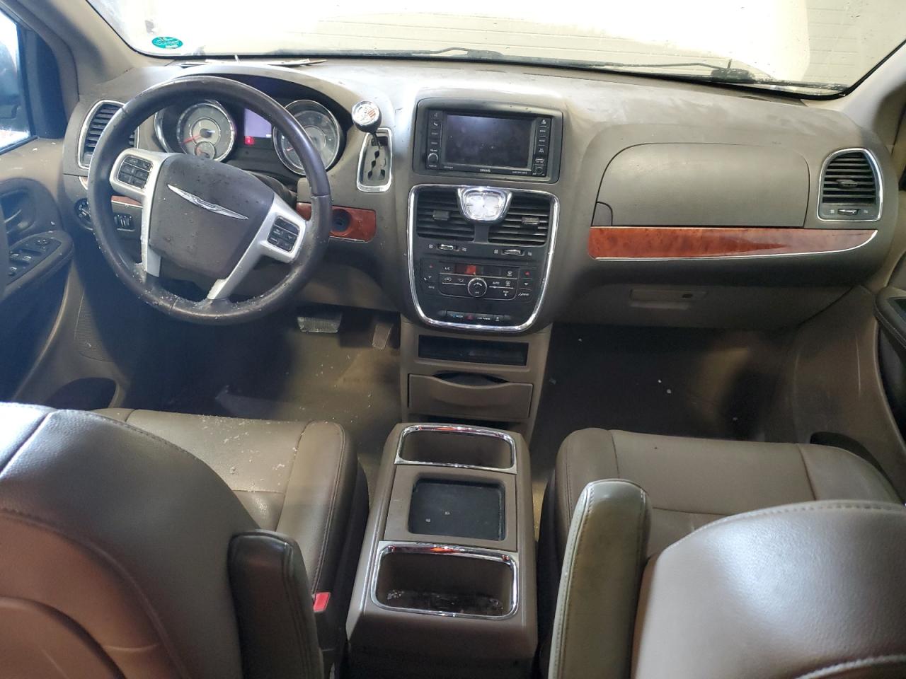 2014 Chrysler Town & Country - Image 8