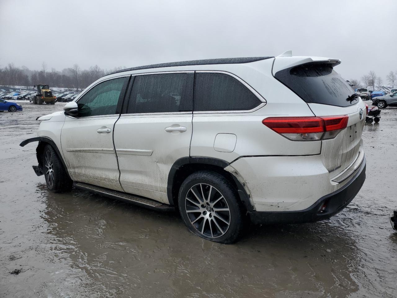 2018 Toyota Highlander - Image 2