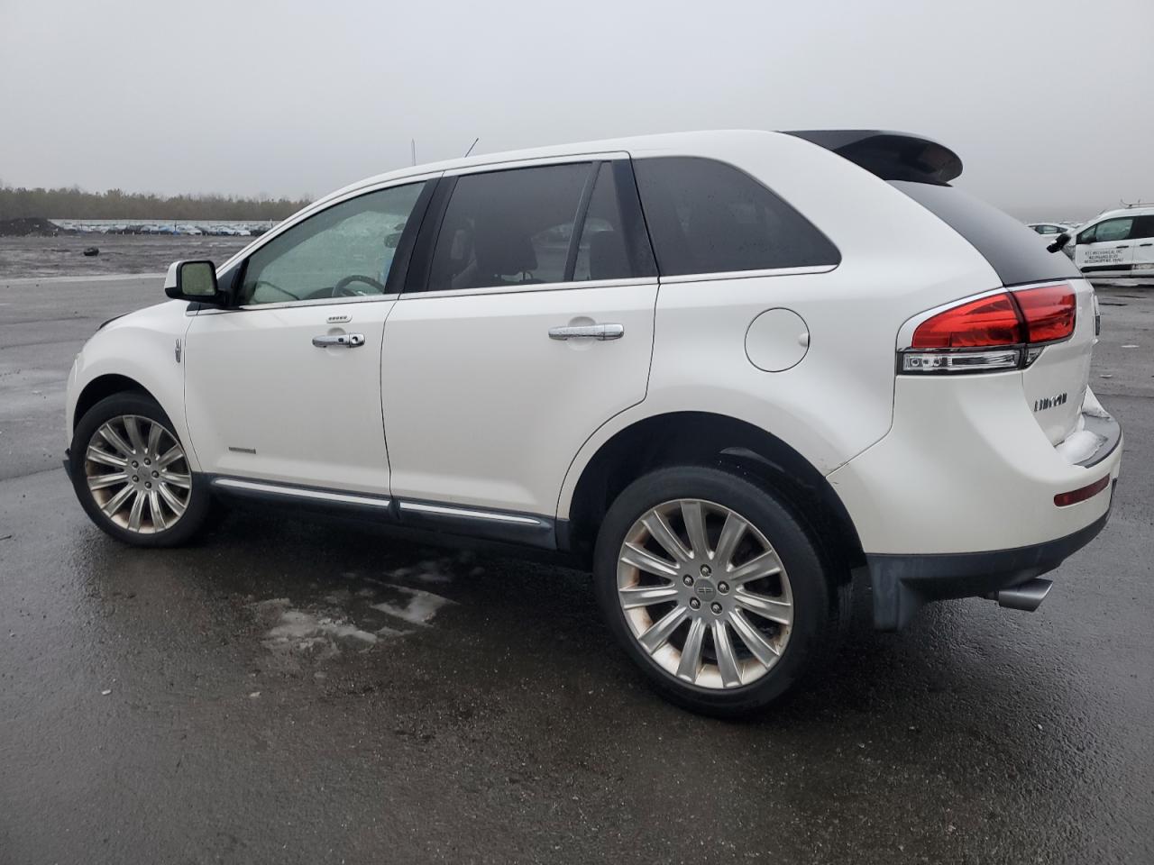 2011 Lincoln MKX - Image 2