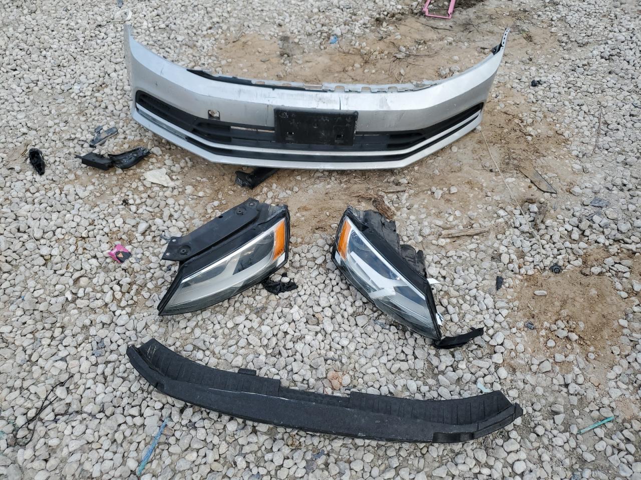 2015 Volkswagen Jetta - Image 12