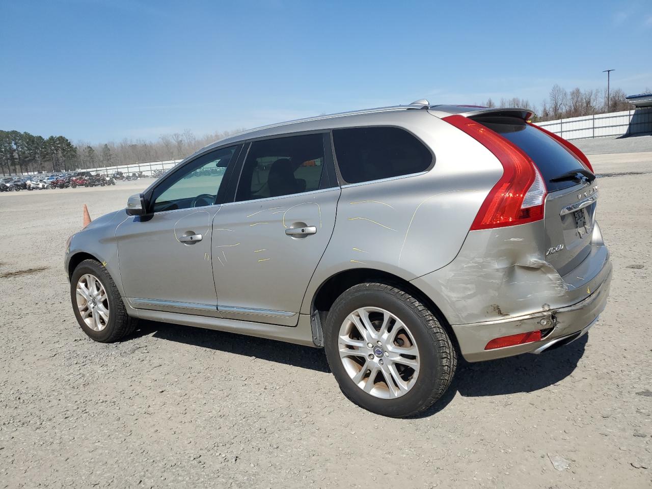 2015 Volvo XC60 - Image 2