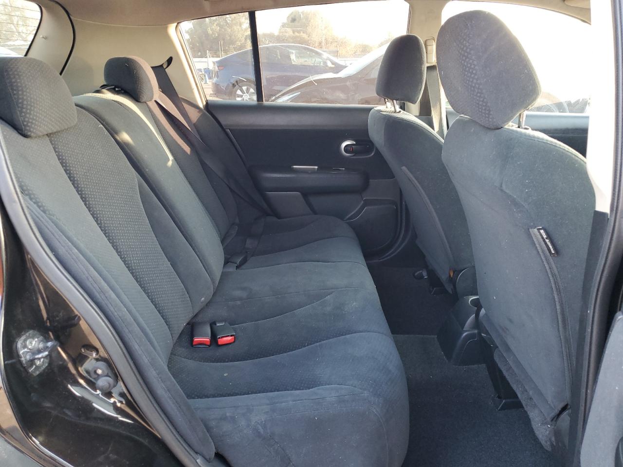 2010 Nissan Versa - Image 11