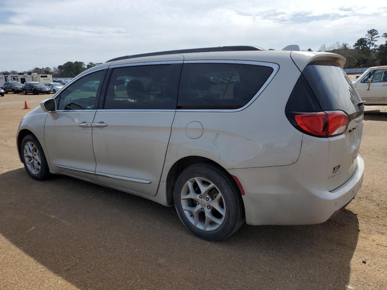 2017 Chrysler Pacifica - Image 2