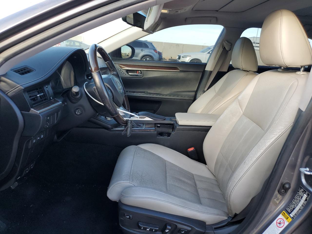 2016 Lexus ES - Image 7