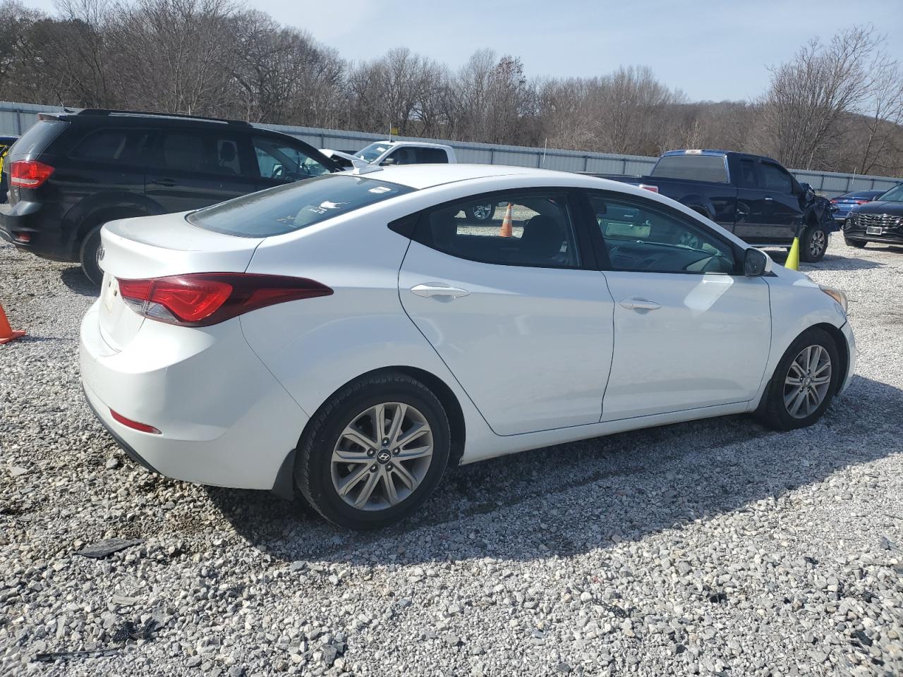 2016 Hyundai Elantra - Image 3
