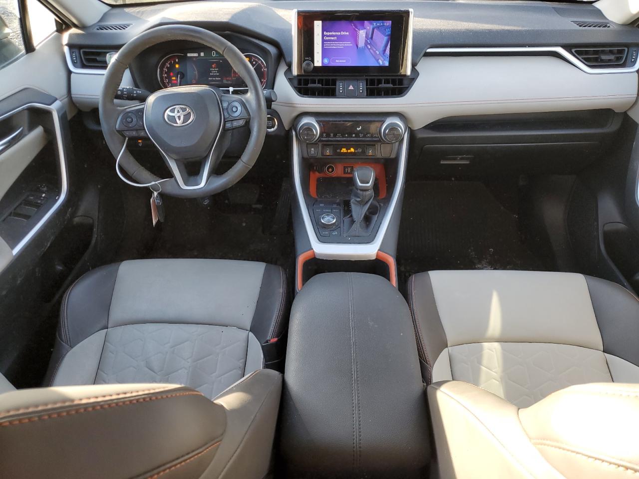 2023 Toyota RAV 4 - Image 8