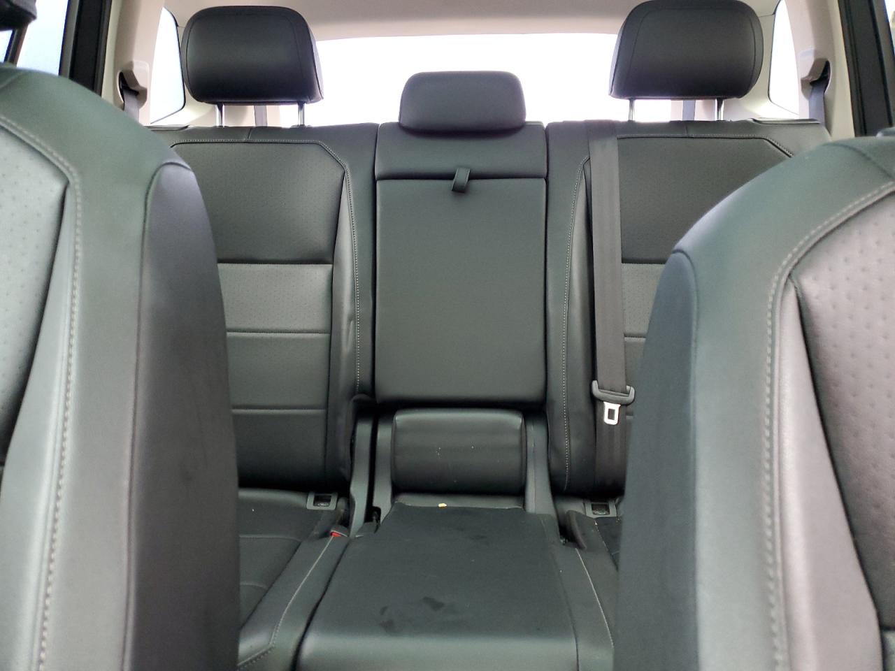 2020 Volkswagen Tiguan - Image 10