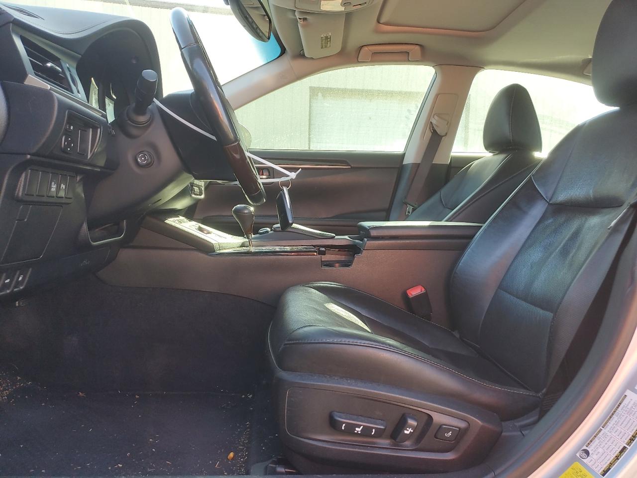 2014 Lexus ES - Image 7