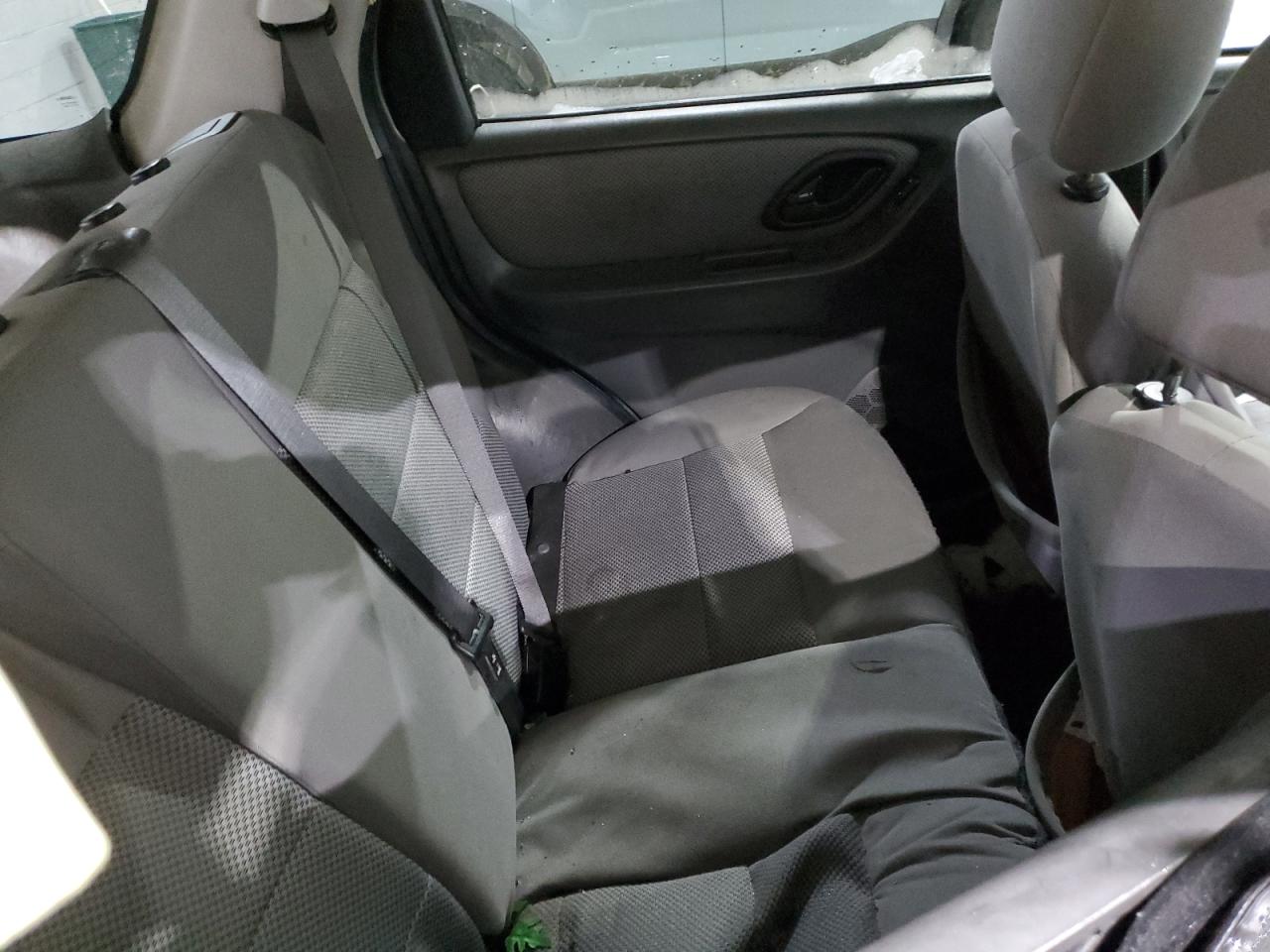 2005 Ford Escape - Image 11