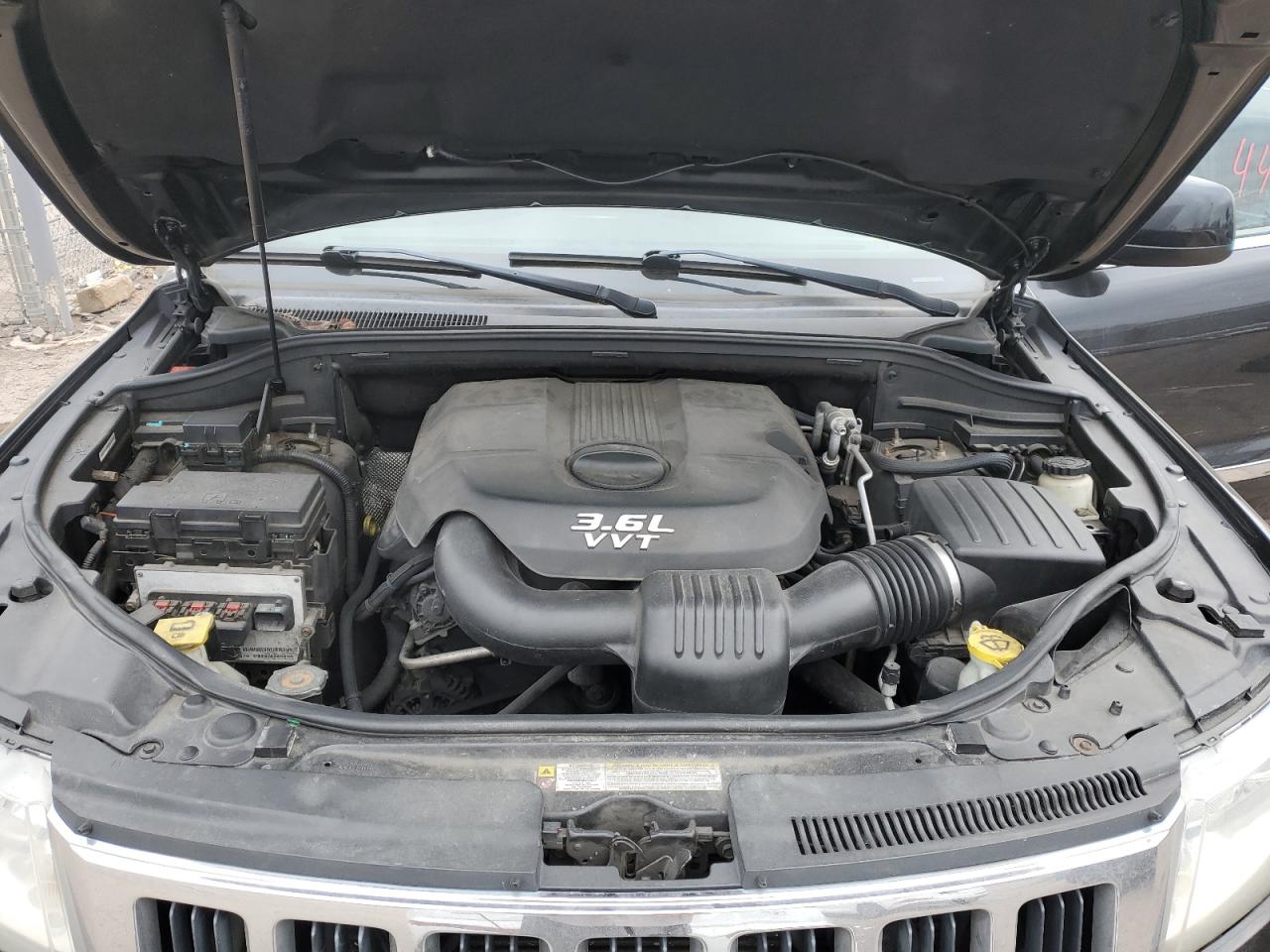 2012 Jeep Grand Cherokee - Image 12