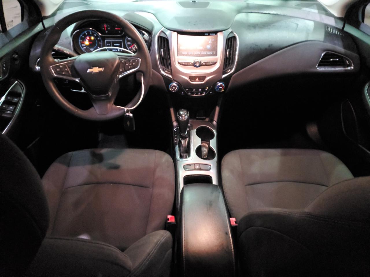 2018 Chevrolet Cruze - Image 8