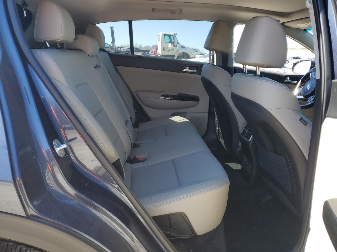 2022 Kia Sportage - Image 11