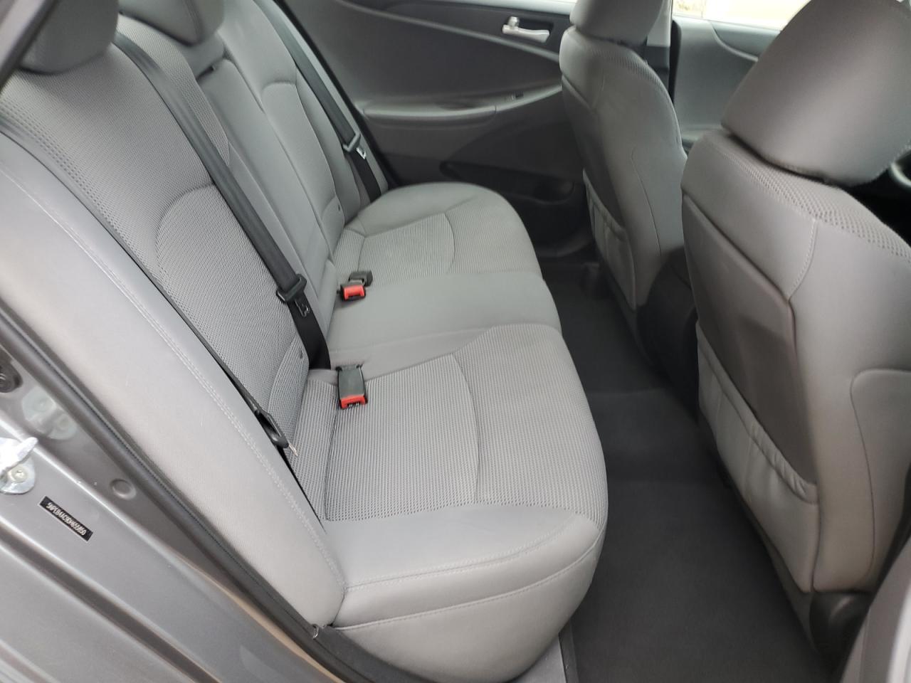 2013 Hyundai Sonata - Image 10
