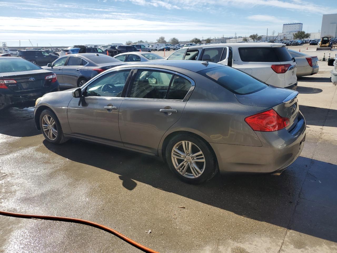 2011 Infiniti G - Image 2