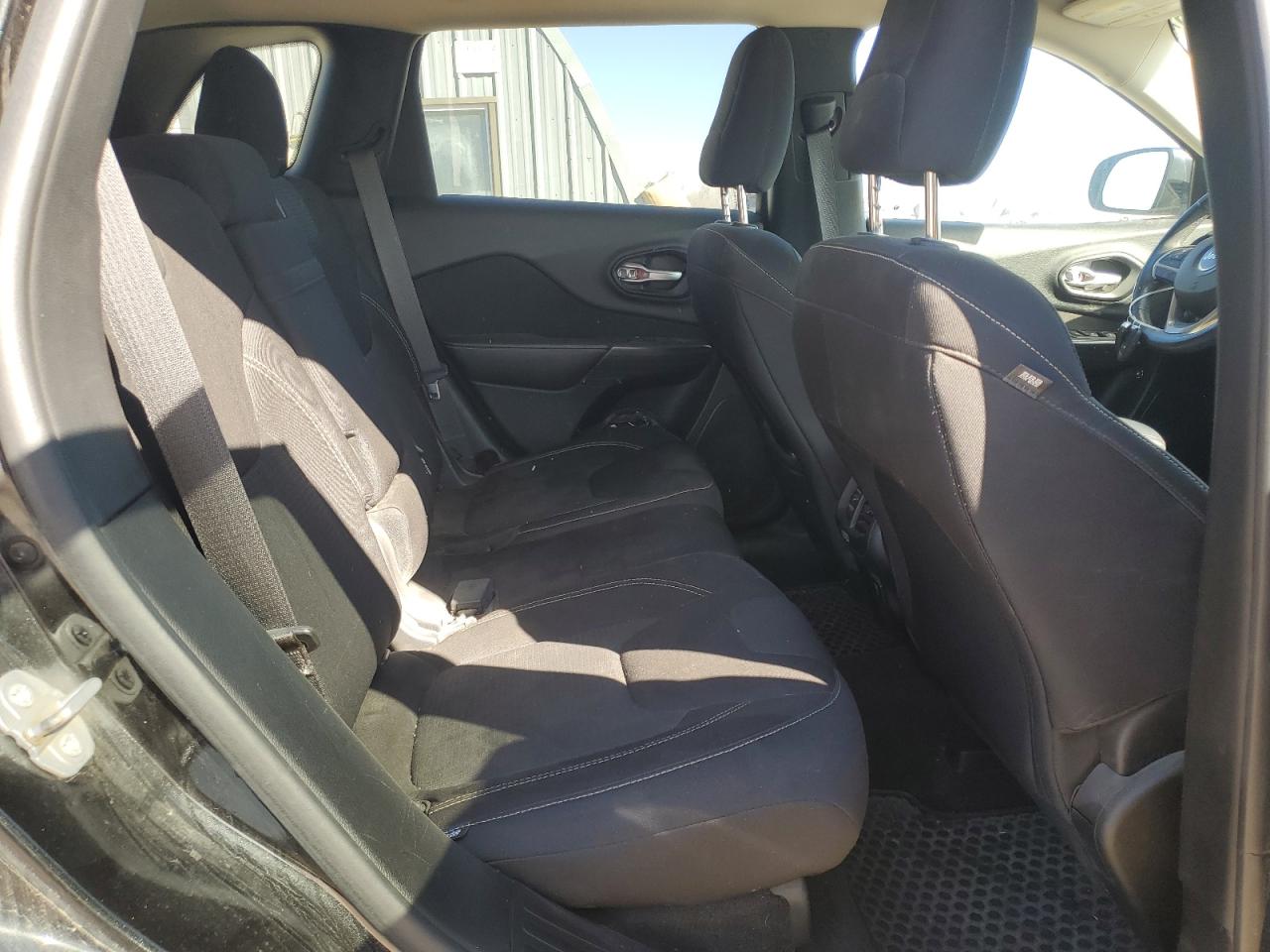 2015 Jeep Grand Cherokee - Image 11