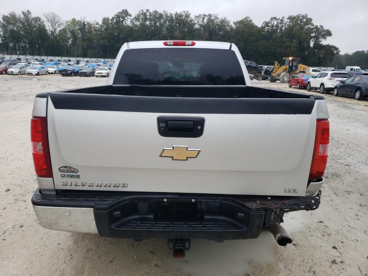 2010 Chevrolet Silverado - Image 6