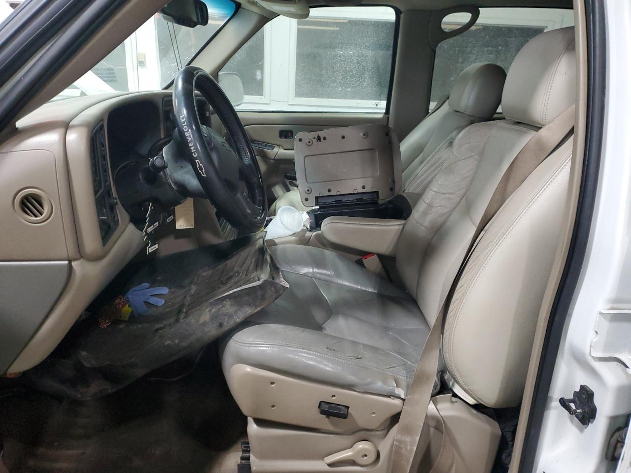 2003 Chevrolet Suburban - Image 7