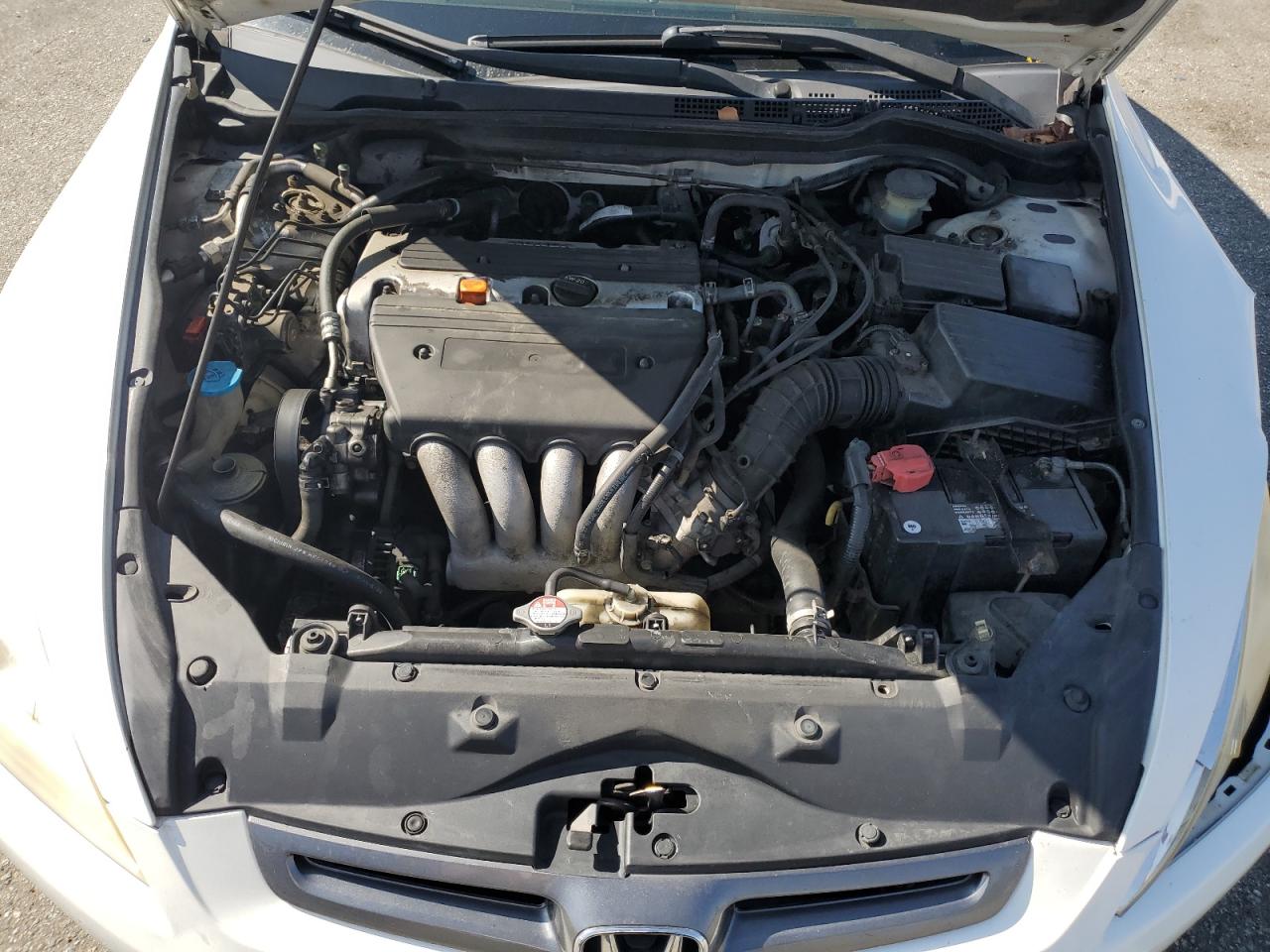 2004 Honda Accord - Image 13