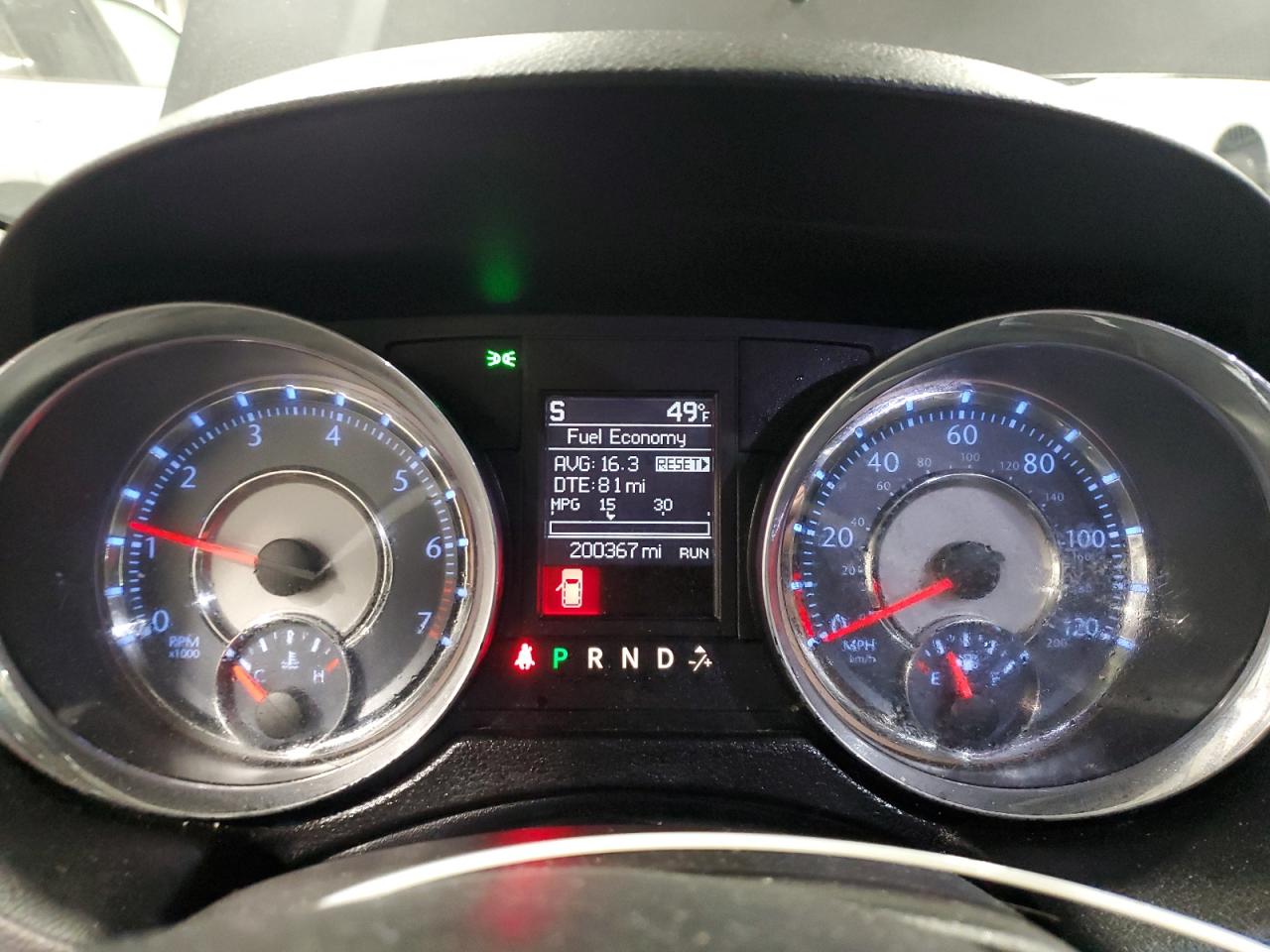 2015 Chrysler Town & Country - Image 9