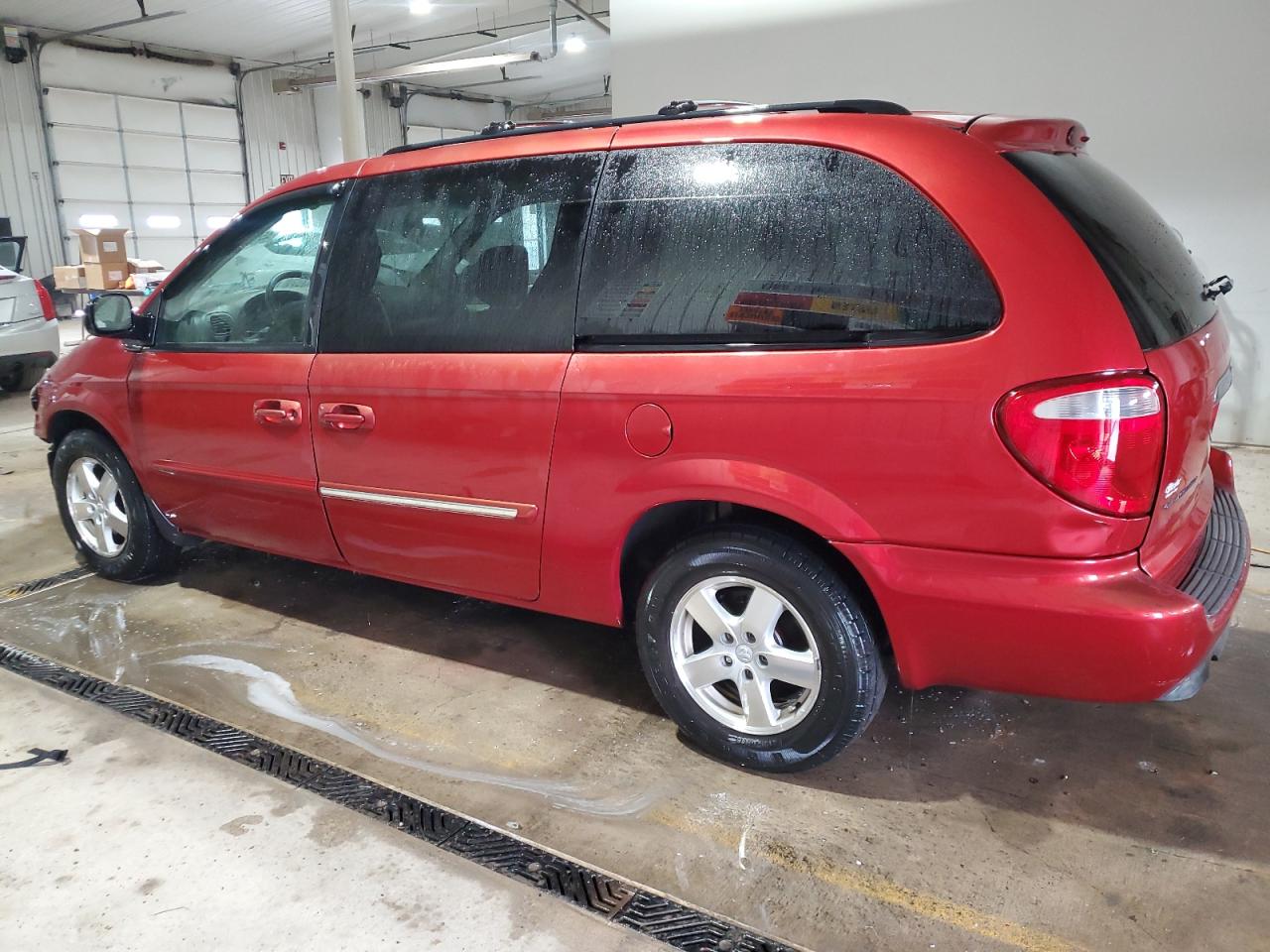 2006 Chrysler Town & Country - Image 2