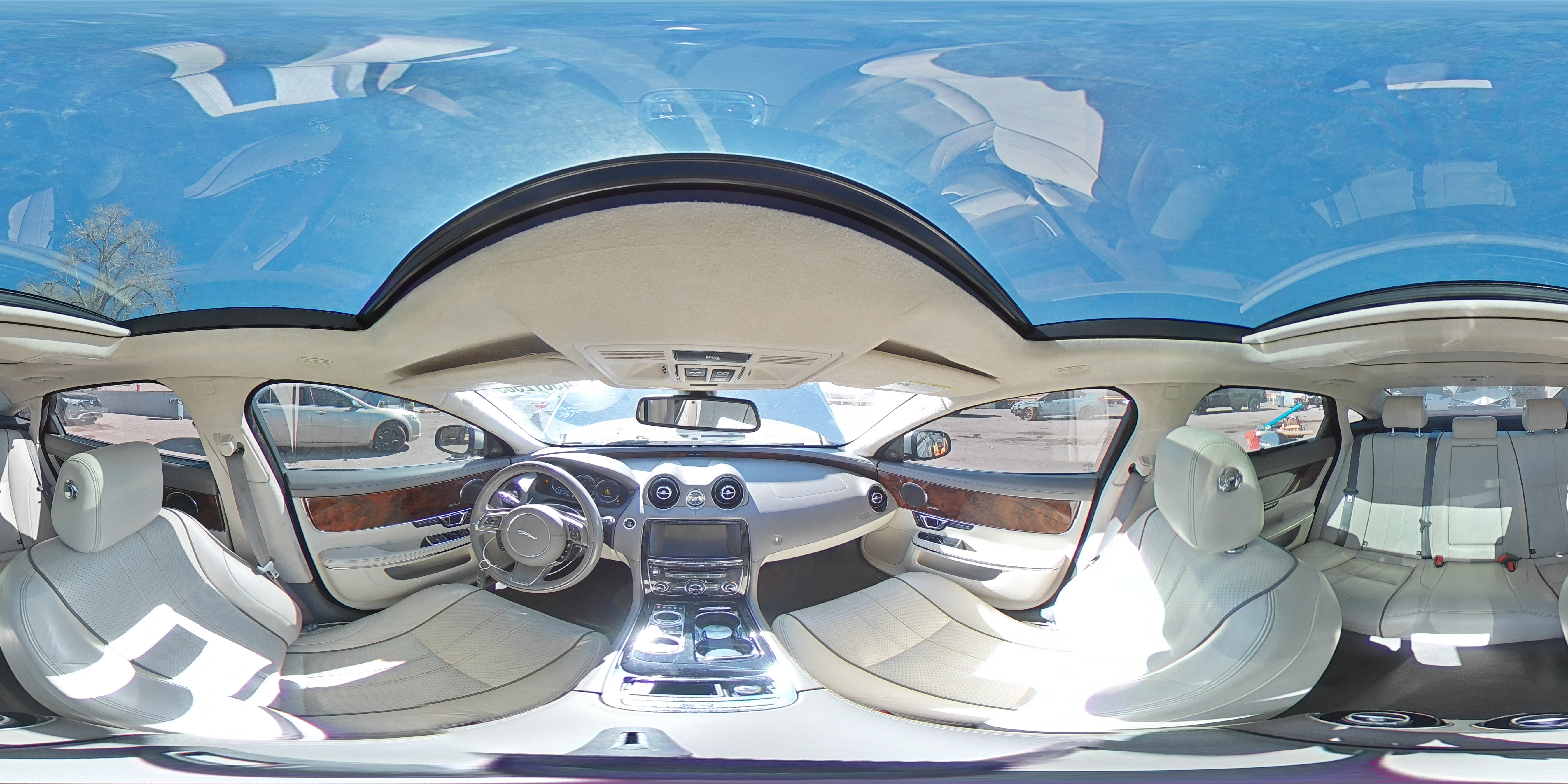 2014 Jaguar XJ - Image 13