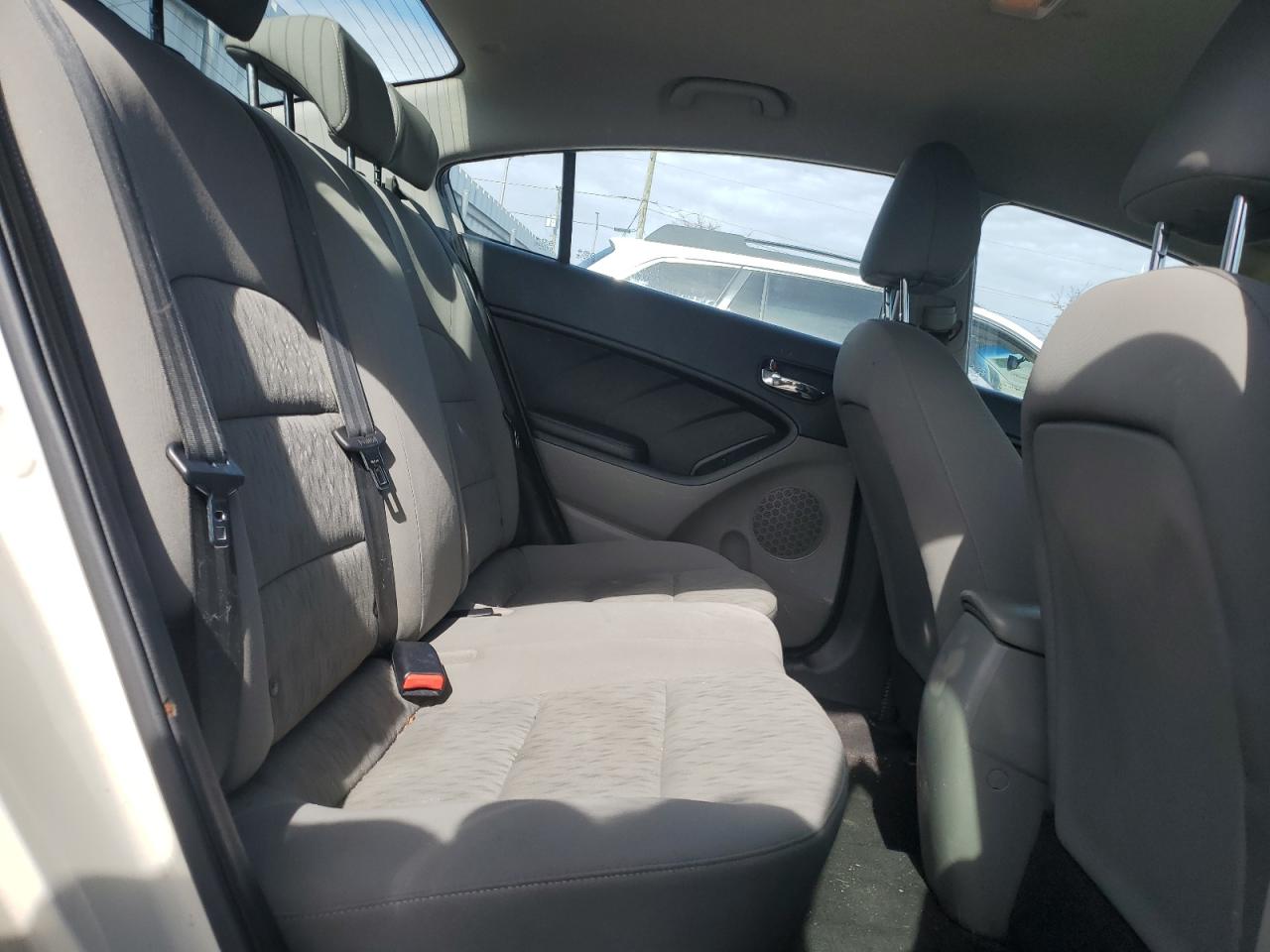 2015 Kia Forte - Image 10