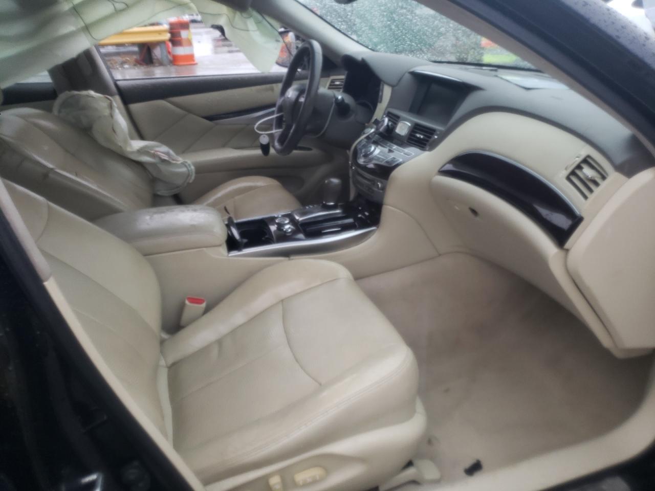 2011 Infiniti M - Image 7