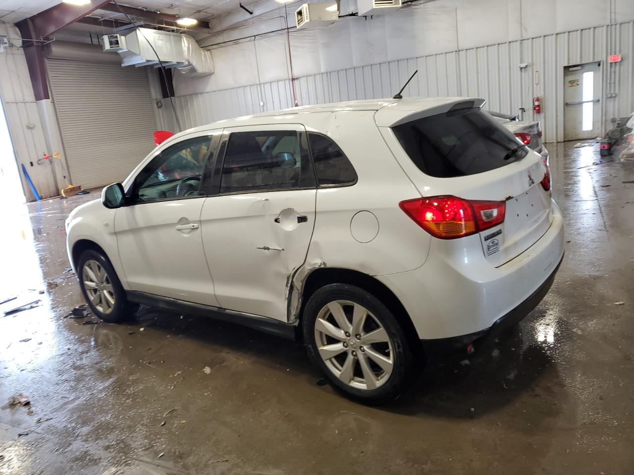 2015 Mitsubishi Outlander - Image 2