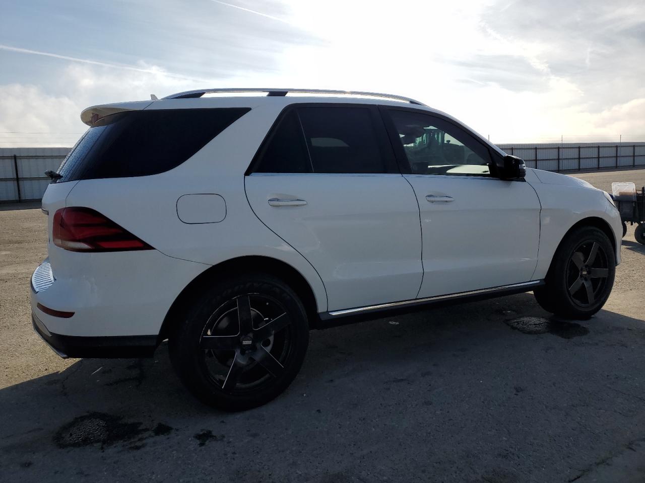 2016 Mercedes-Benz GLE - Image 3