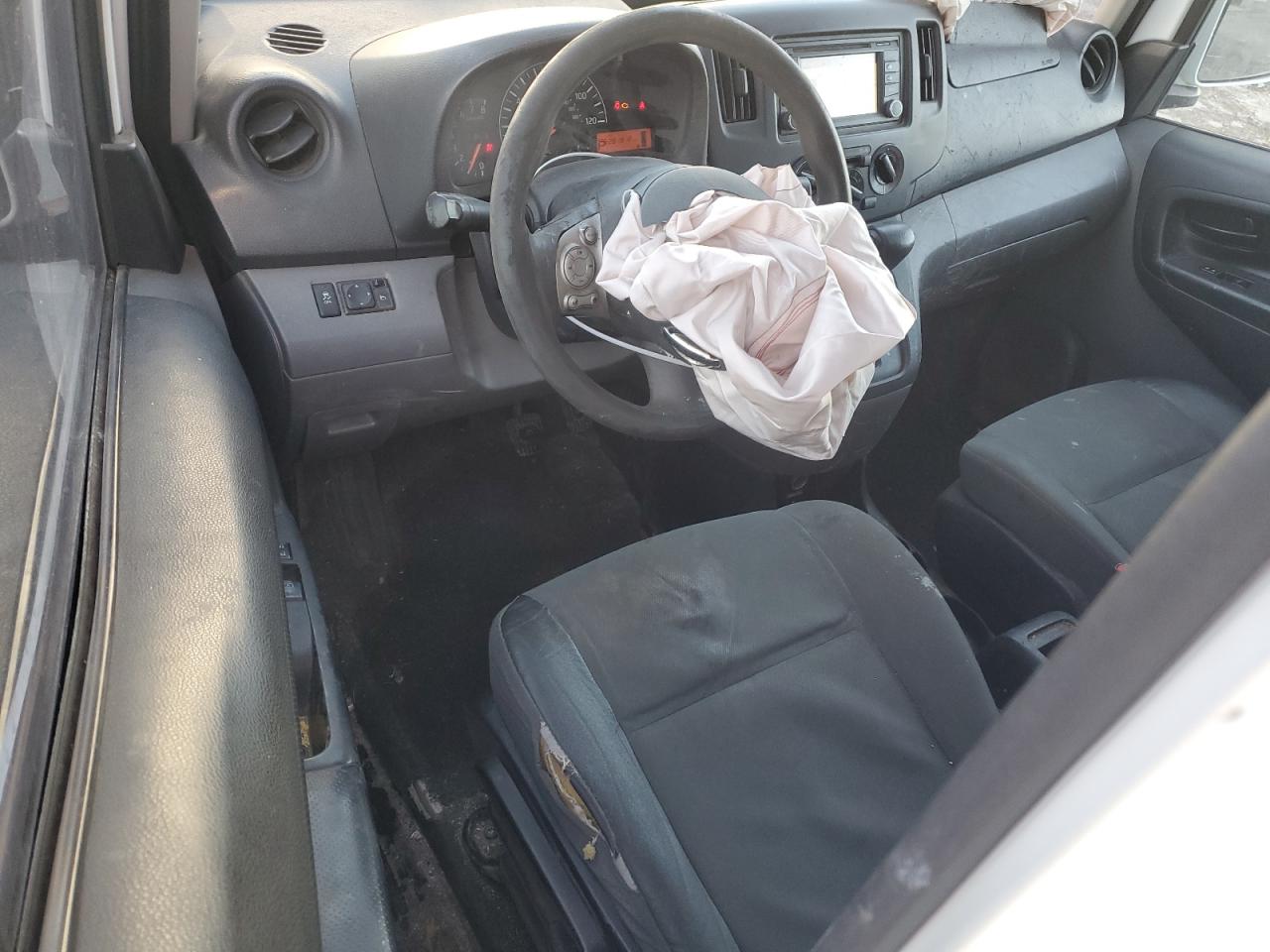 2014 Nissan NV - Image 8