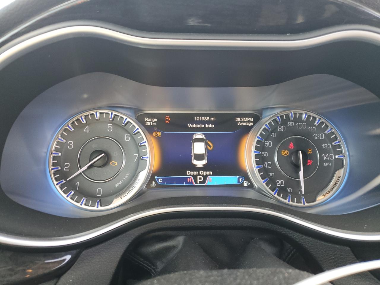 2015 Chrysler 200 - Image 9