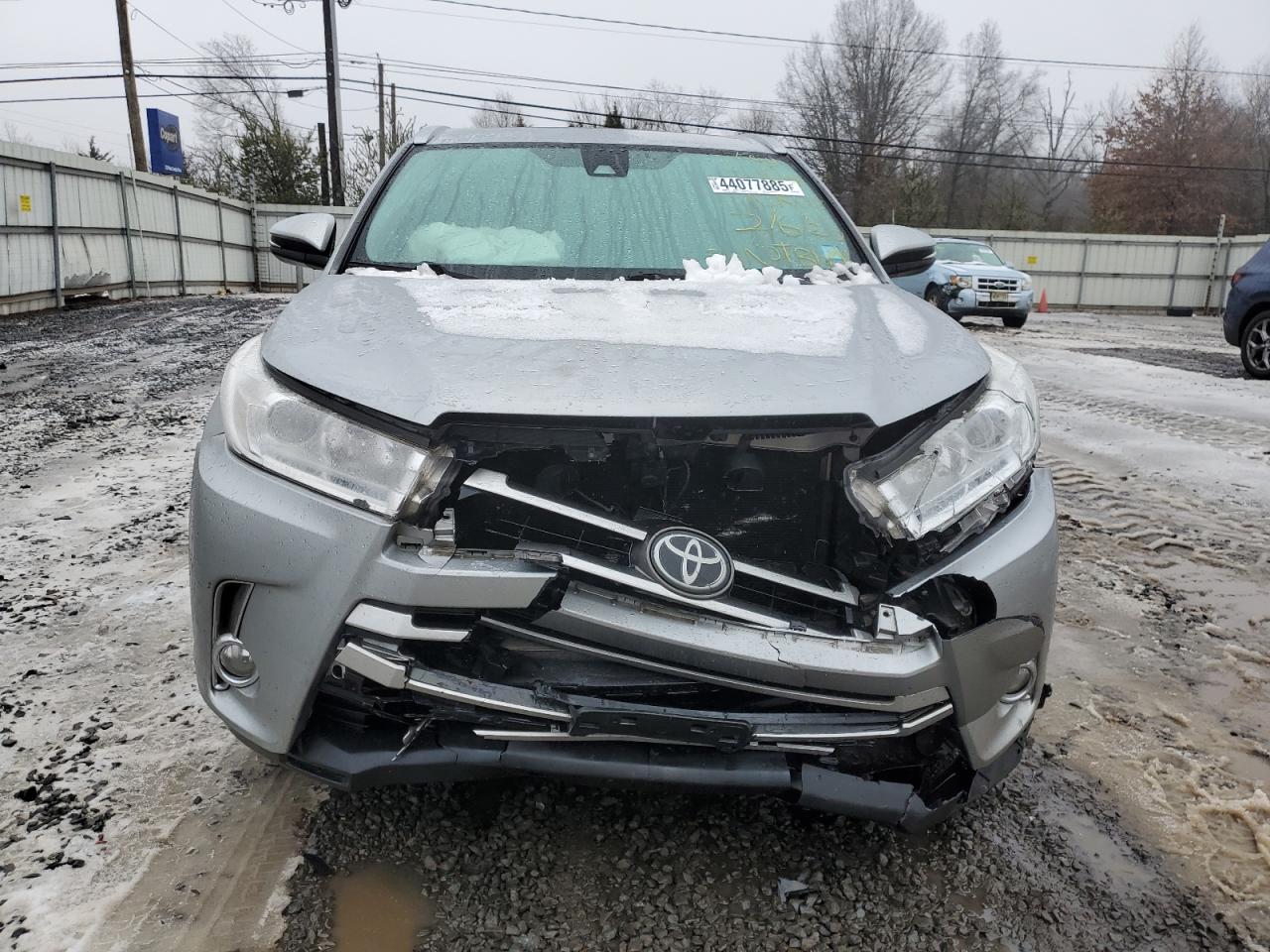2017 Toyota Highlander - Image 5