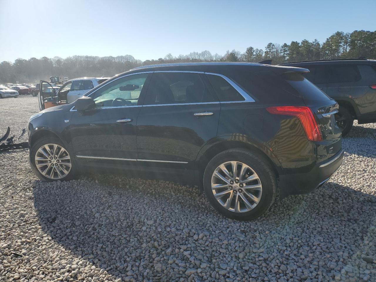 2017 Cadillac XT5 - Image 2