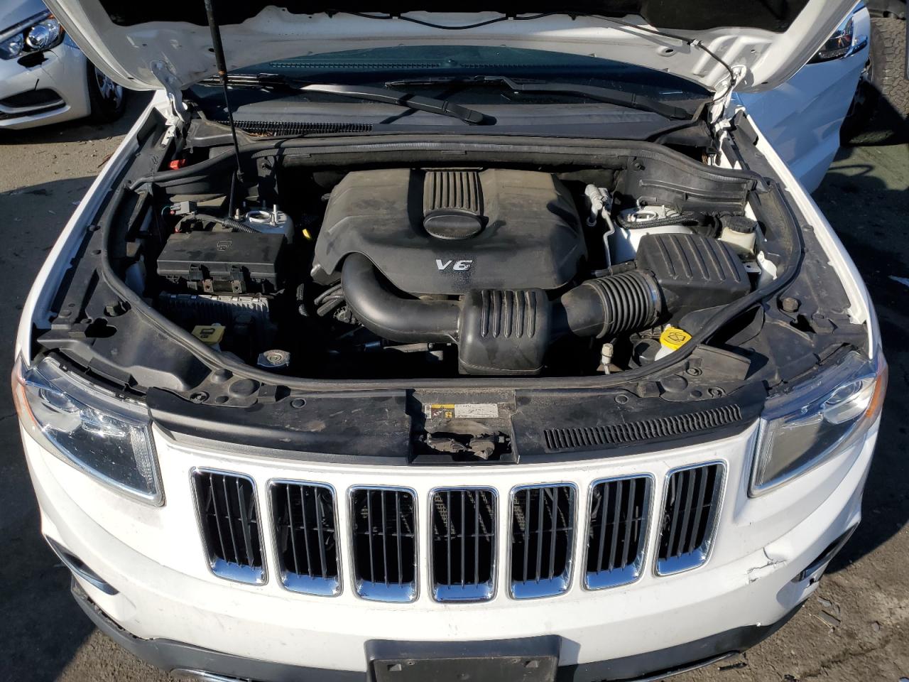 2015 Jeep Grand Cherokee - Image 12