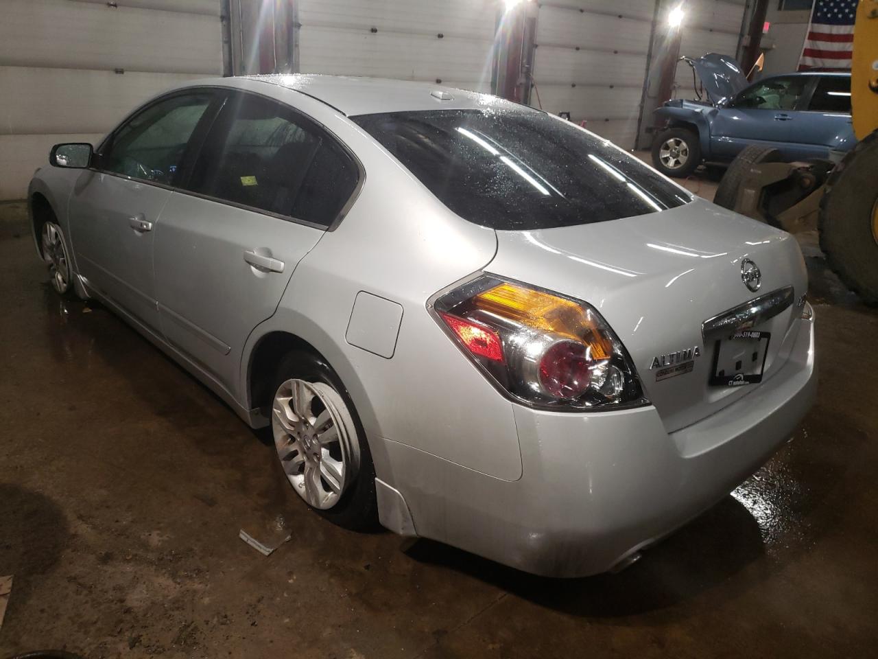 2011 Nissan Altima - Image 2