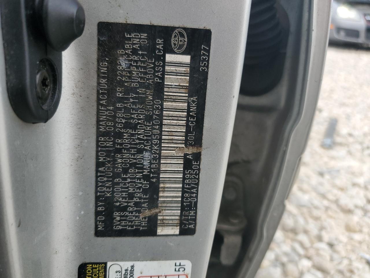 2005 Toyota Camry - Image 12