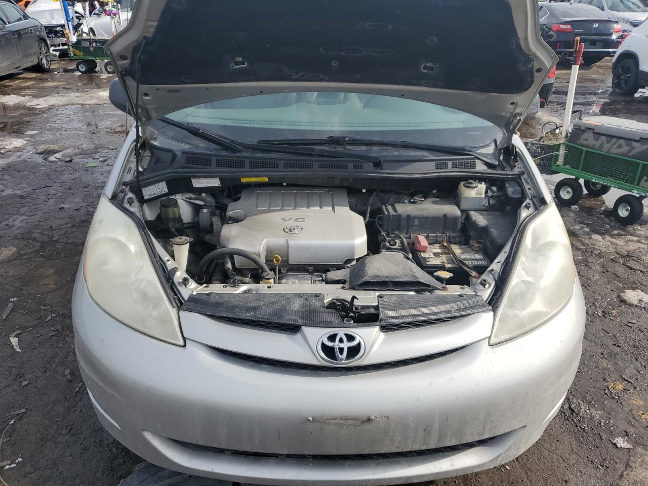 2010 Toyota Sienna - Image 12