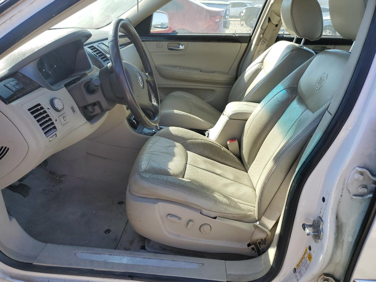 2010 Cadillac DTS - Image 7