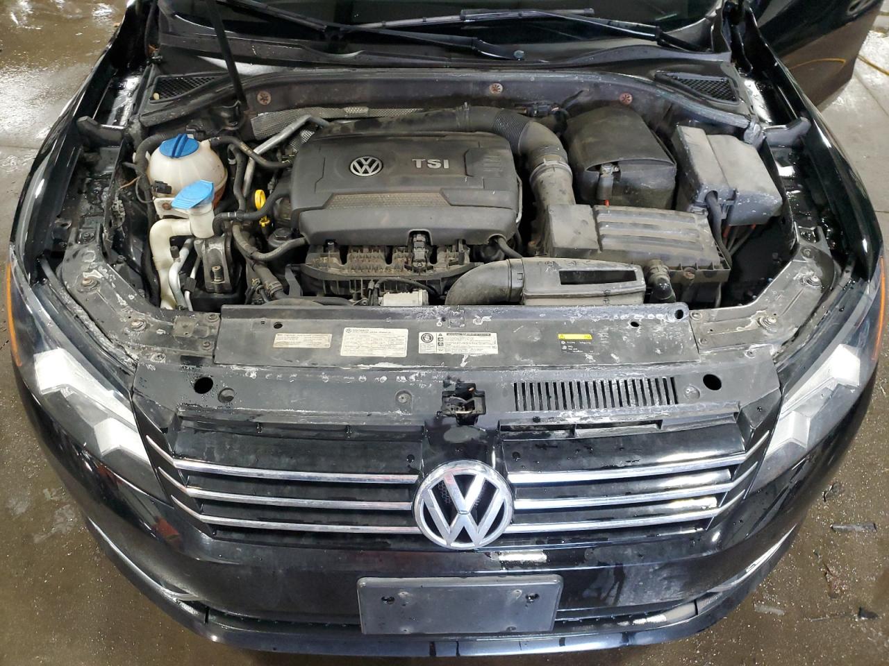 2015 Volkswagen Passat - Image 12