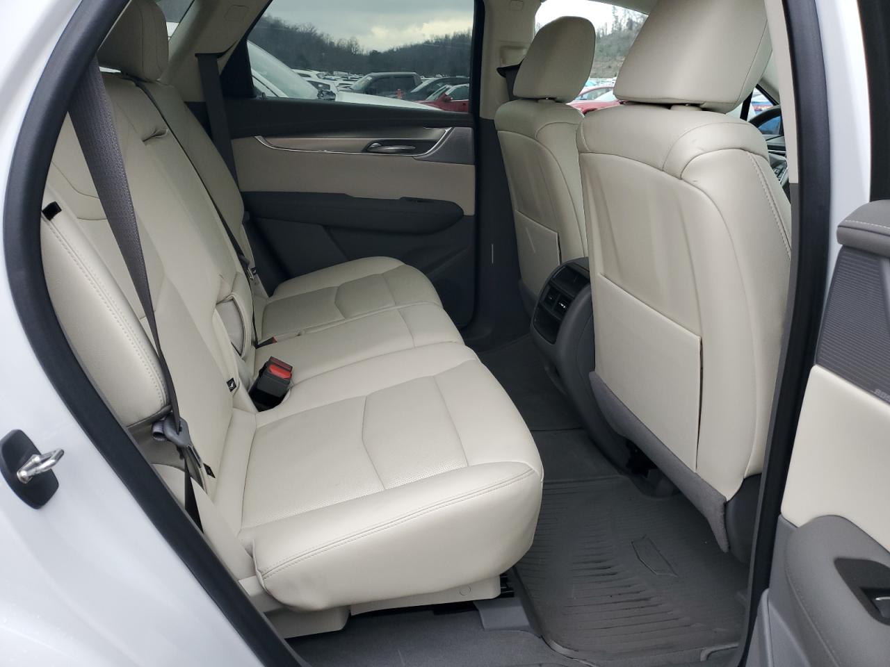 2022 Cadillac XT5 - Image 11