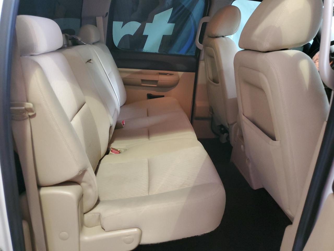 2011 Chevrolet Silverado - Image 10