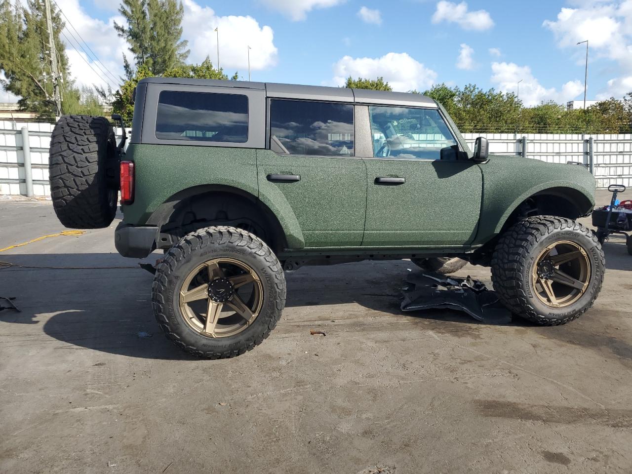 2022 Ford Bronco - Image 3