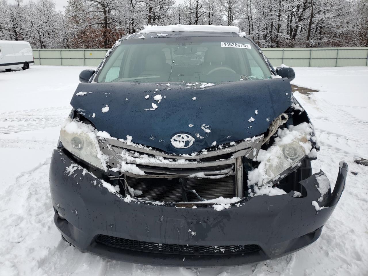 2011 Toyota Sienna - Image 5