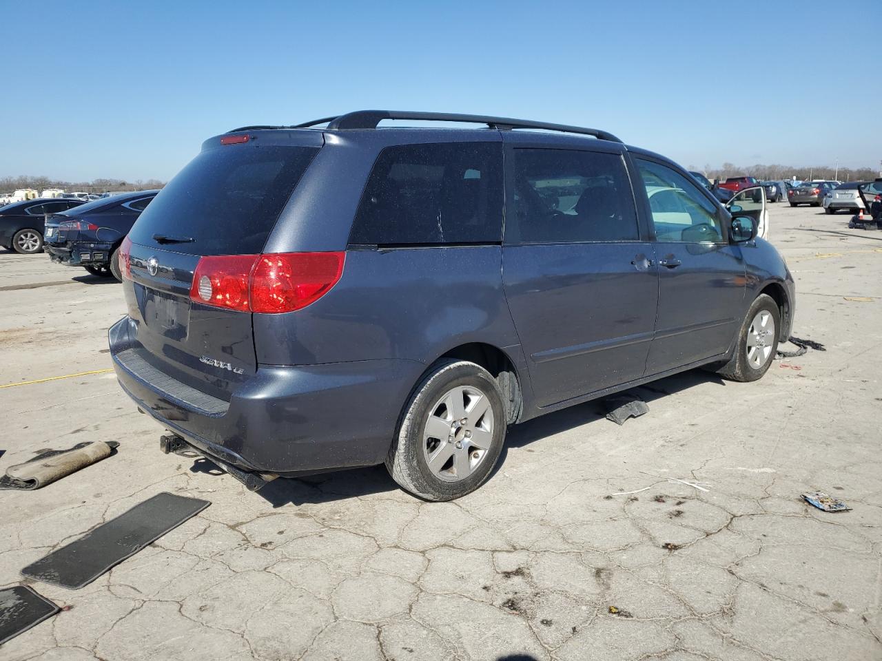 2008 Toyota Sienna - Image 3
