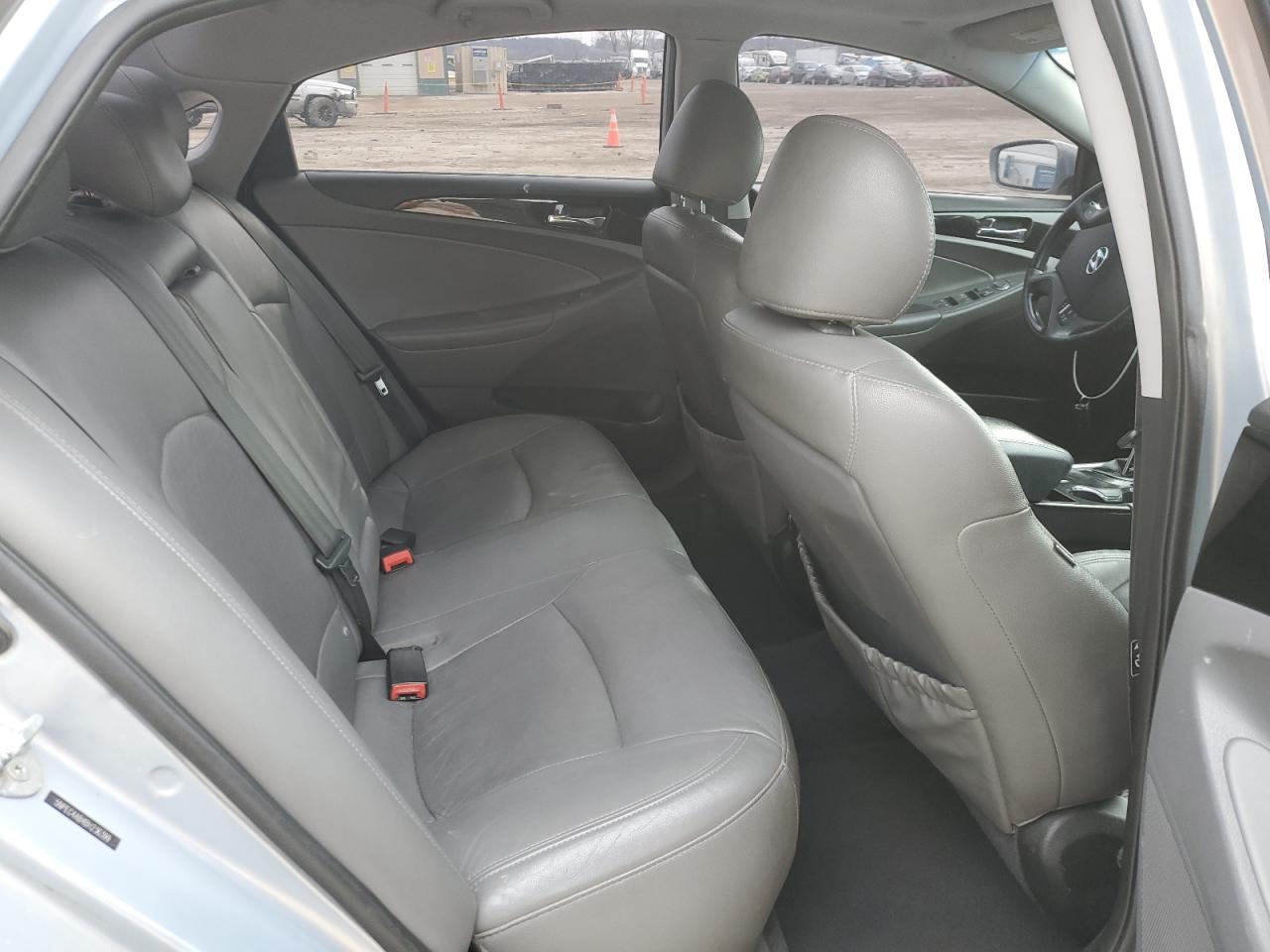 2011 Hyundai Sonata - Image 10