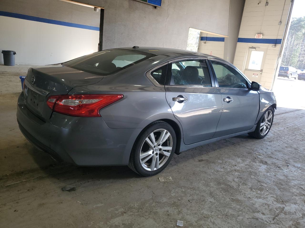 2017 Nissan Altima - Image 3