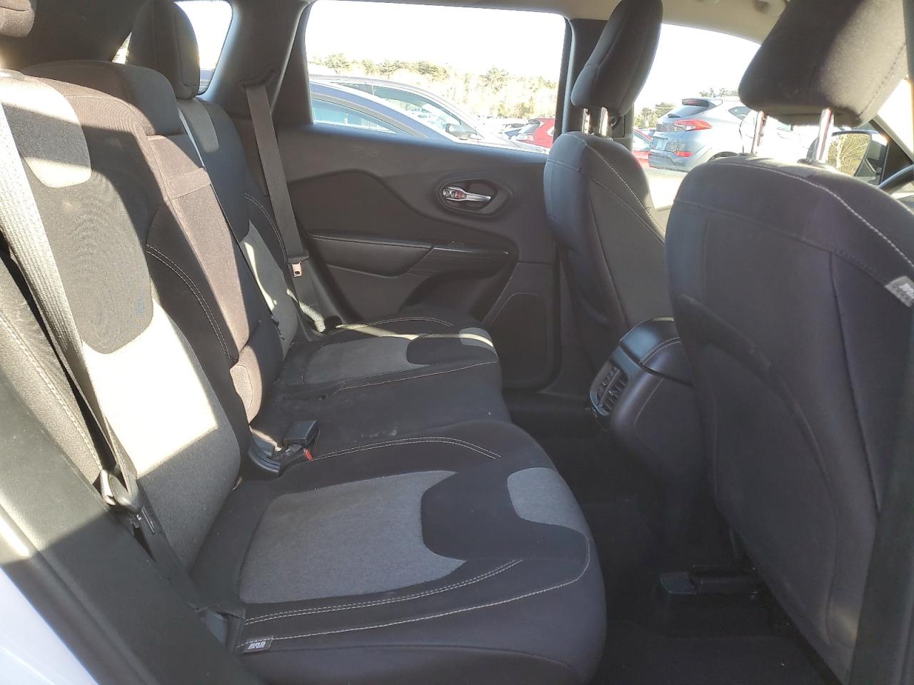 2014 Jeep Grand Cherokee - Image 11