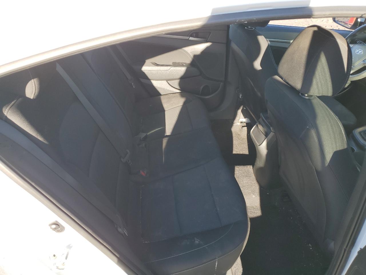2018 Hyundai Elantra - Image 10