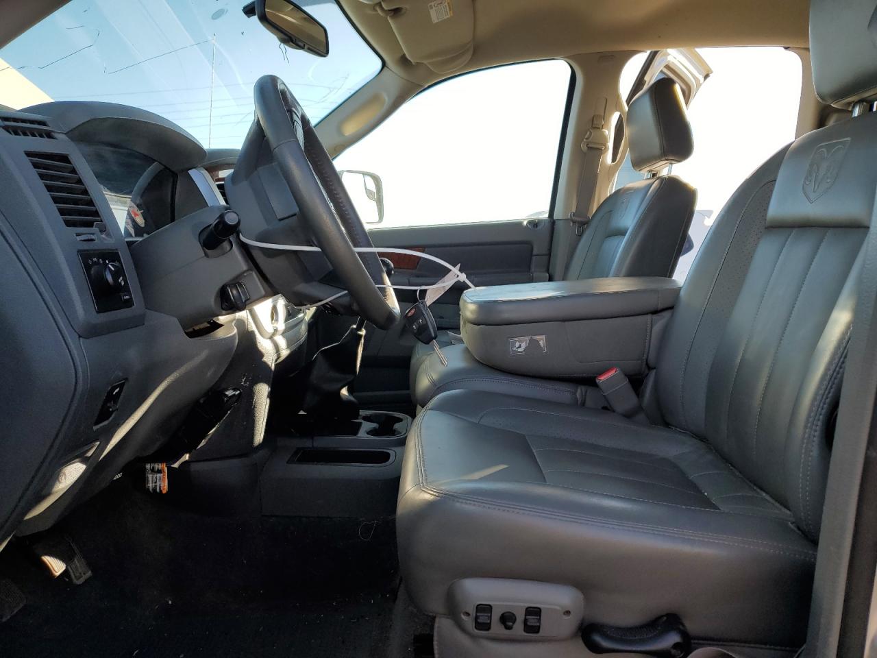 2006 Dodge RAM - Image 7